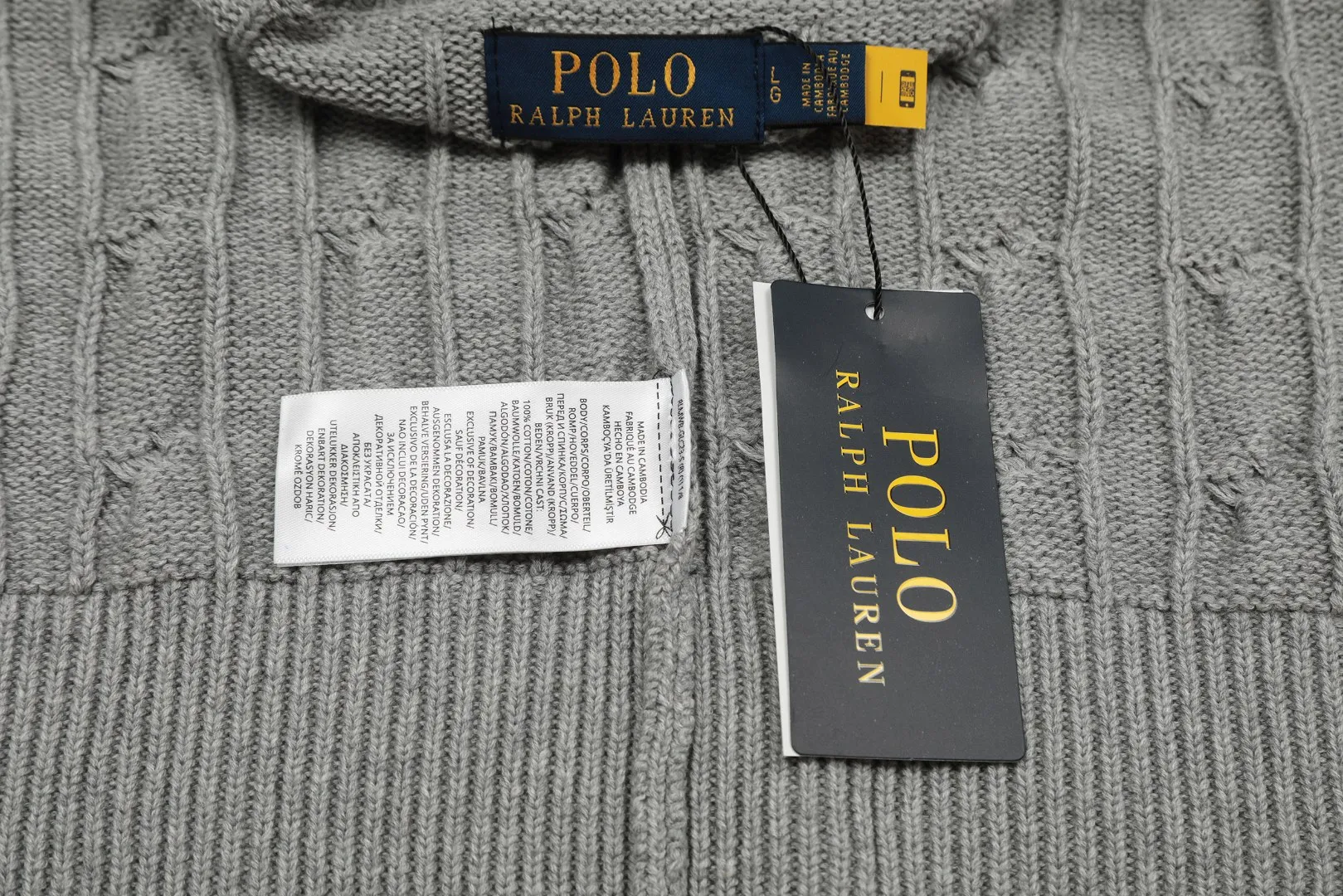 P230 Top quality" Style number: DS006# (not off the shelves all year round) [Ralph Lauren round neck solid color pony embroidery logo twist knitted cardigan] ✅Ralph Lauren Ralph Lauren classic basic versatile knitted cardigan jacket for all seasons ✅Main supplier platform live broadcast Wholesale entity Replacement if out of stock Not off the shelf ✅ZP quality 1:1 version Scan the code to enter the GF website Counter quality ✅Detailed quality The only one in Guangzhou Imported quality cotton yarn Focus on high-end, cost-effective, and good quality. Needless to say, the version is restored to the original version. The maximum size can be worn up to 160 pounds. Loose, comfortable and stress-free. ✅The upper body is simple and easy to match. A must-have for goddess ootd. Good-looking clothes are never picky. Must-have items in goddess wardrobe. Size: S- Navy blue white label Navy blue red label